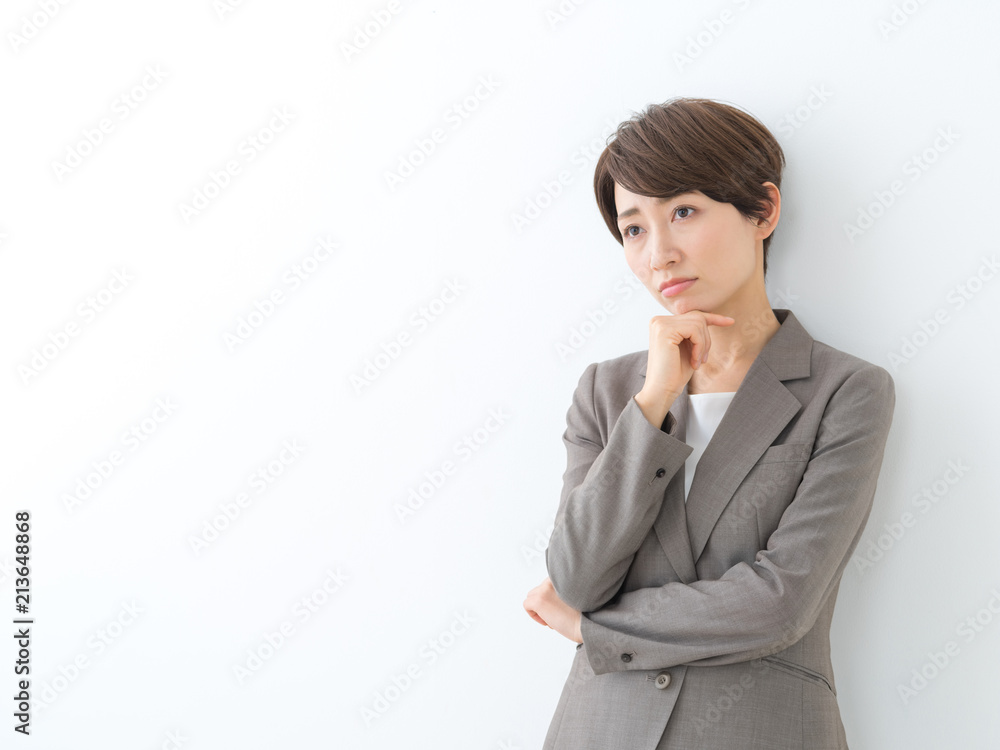 悩む・ビジネスウーマン