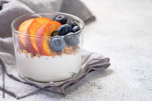 granola and yogurt with fresh berries