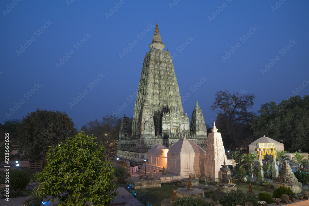 Obraz premium Mahabodhi Temple Complex in Gaya district in the state of Bihar, India