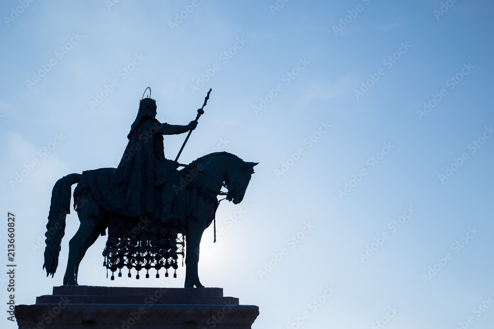 Obraz premium historic statue of king on horse made in europe budapest city