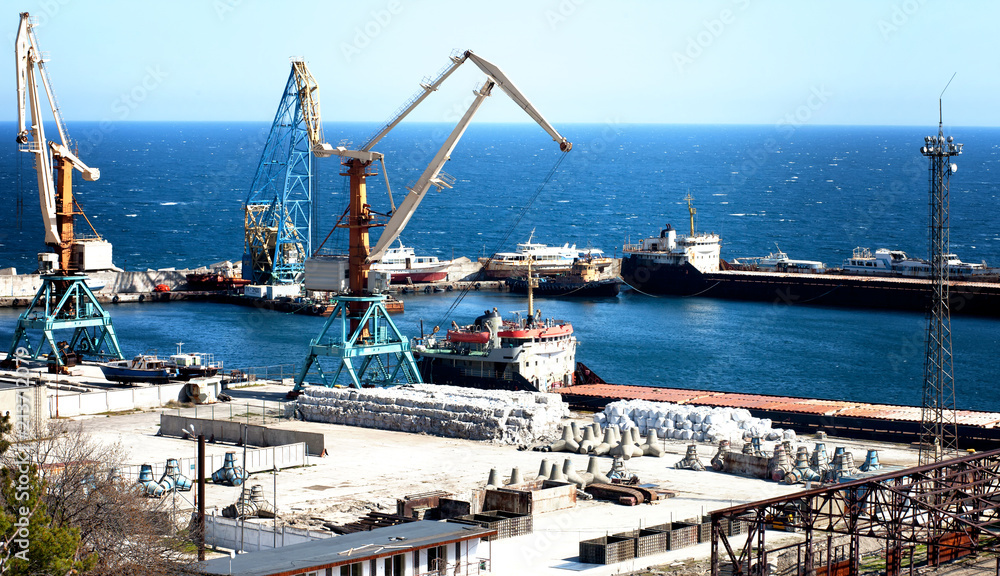 Sea cargo port