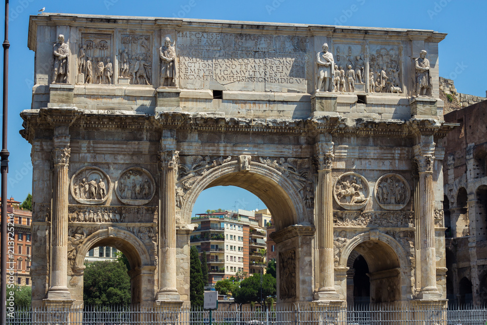 Obraz premium ANCIENT ROMAN ARCH