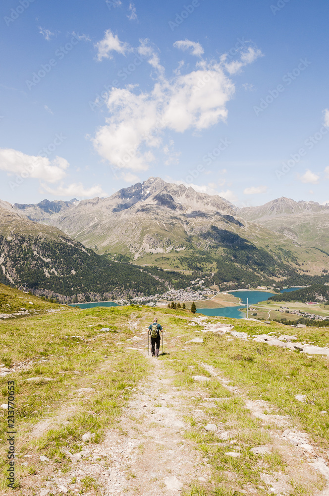 Silvaplana, Corvatsch, Wanderweg, Wanderer, Silvaplanersee, Bergsee, Julierpass, Piz Julier, Piz Albana, Alpen, Oberengadin, Graubünden, Sommer, Schweiz Silvaplana, Corvatsch, Wanderweg, Wanderer, Silvaplanersee, Bergsee, Julierpass, Piz Julier, Piz Albana, Alpen, Oberengadin, Graubünden, Sommer, Schweiz
