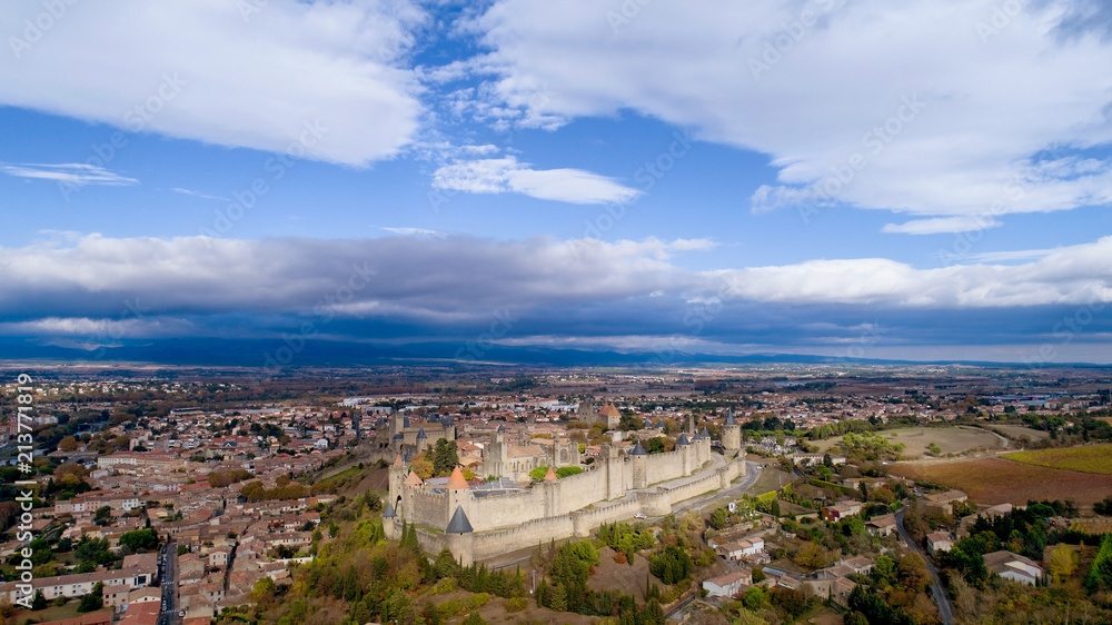 Photo aérienne de la cité médiévale de Carcassonne dans l'Aude, France