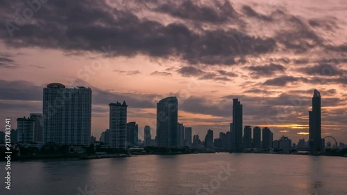 Wallpaper Mural 4k time lapse, Dramatic sky over Bangkok Metropolis at dusk
 Torontodigital.ca