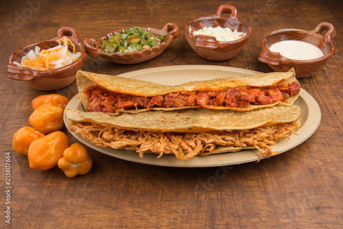 Quesadillas Mexicanas Pollo y Chicharron 