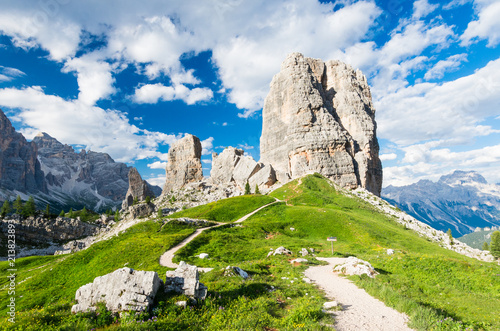Cinque Torri, Alpy Dolomiti, Włochy. Pięć filarów w Dolomitach, Alto Adige, Południowy Tyrol