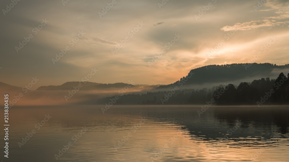 Fototapeta premium sunset on a lake 