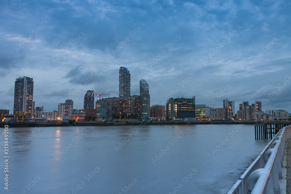 Fototapeta premium Residential buildings in Canary Wharf in London, England.
