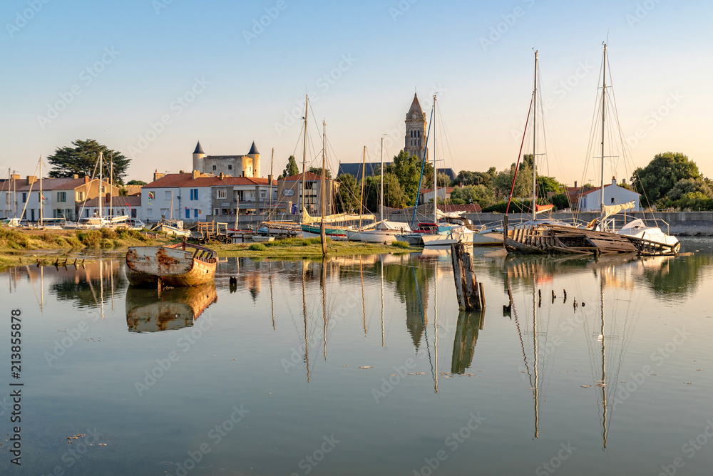 Pleine mer au cimetière des bateaux