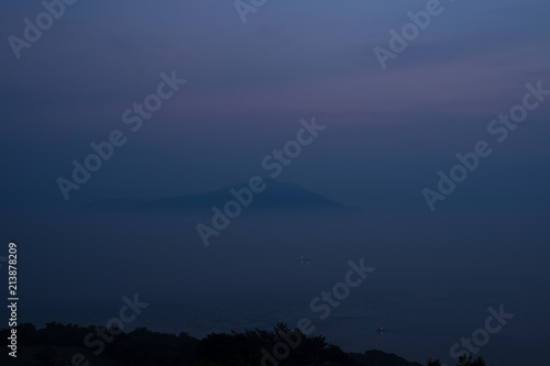 夜明け前の瀬戸内海 香川県さぬき市から小豆島方面を望む