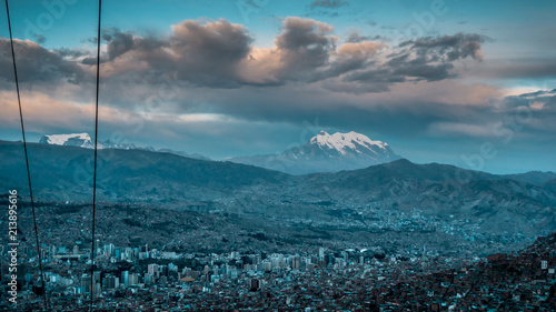 Konstfotografi paisaje de la ciudad de La Paz bolivia illimani