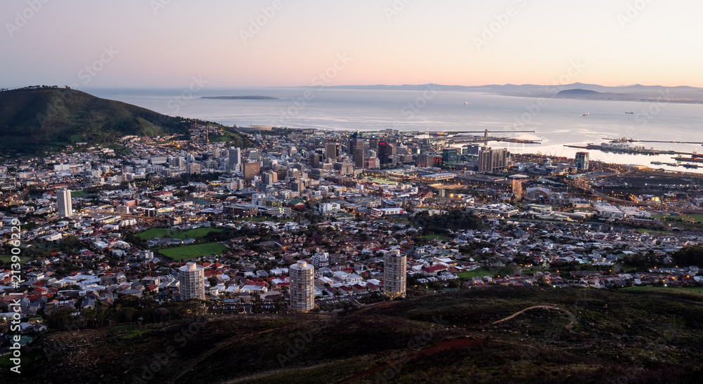Fototapeta premium Cape Town City Bowl from Table Mountain