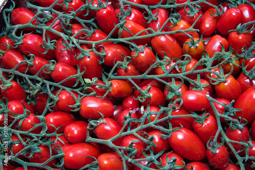 verdura  e frutta di stagione al mercato photo