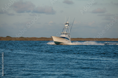 Szybka łódź na rzece