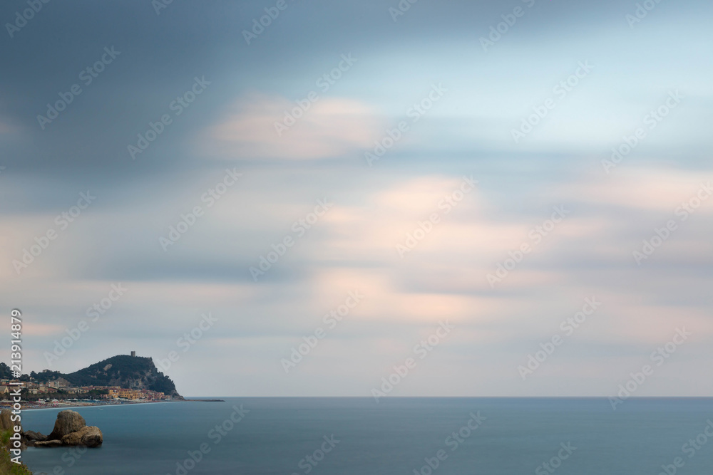 Panorama su Punta Crena, mare meditteraneo, Italia