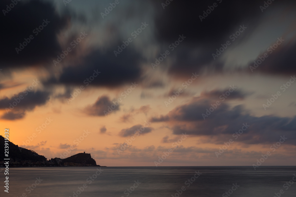 Alba su Punta Crena, Liguria, Italia