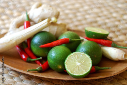 Fototapeta Naklejka Na Ścianę i Meble -  Set of asian spices: kaffir limes, lemongrass, bird's eye chilis, ginger. Suitable for tom yum and hot pot making.