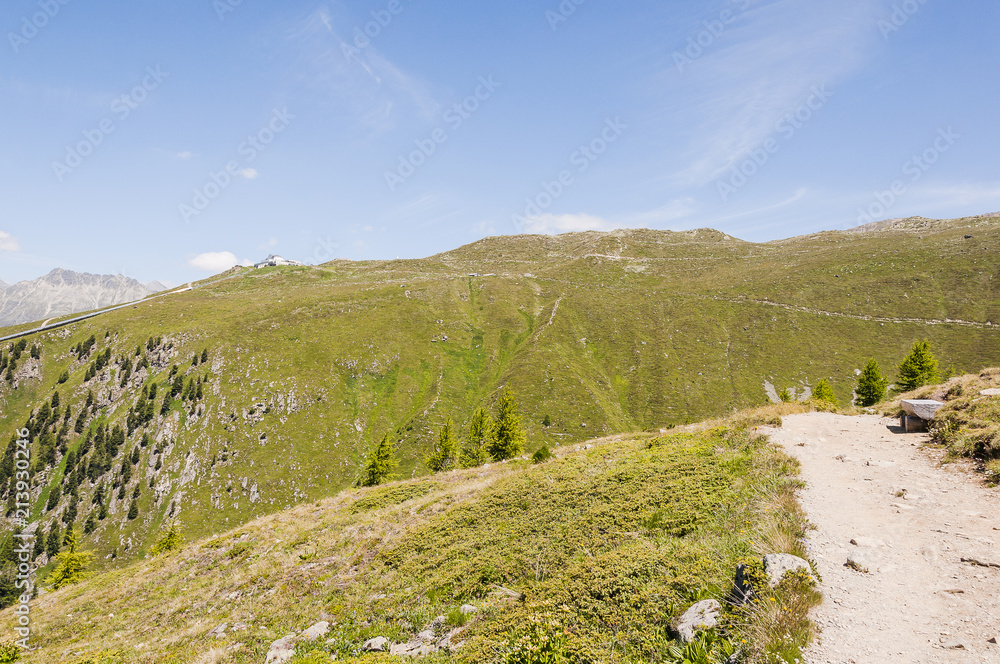 Muottas Muragl, Bergstation, Standseilbahn, Aussichtsberg, Wandwerg, Oberengadin, Alpen, Sommer, Sommersport, Graubünden, Schweiz Muottas Muragl, Bergstation, Standseilbahn, Aussichtsberg, Wandwerg, Oberengadin, Alpen, Sommer, Sommersport, Graubünden, Schweiz