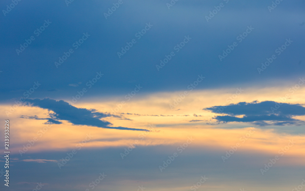Obraz premium Sonnenuntergang Sonnenaufgang und Wolken