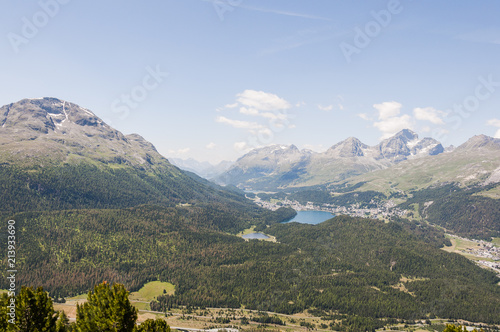 St. Moritz, St. Moritzersee, Stazersee, Oberengadin, Panoramaweg, Seenplatte, Muottas Muragl, Piz Julier, Alpen, Graubünden, Sommer, Schweiz © bill_17
