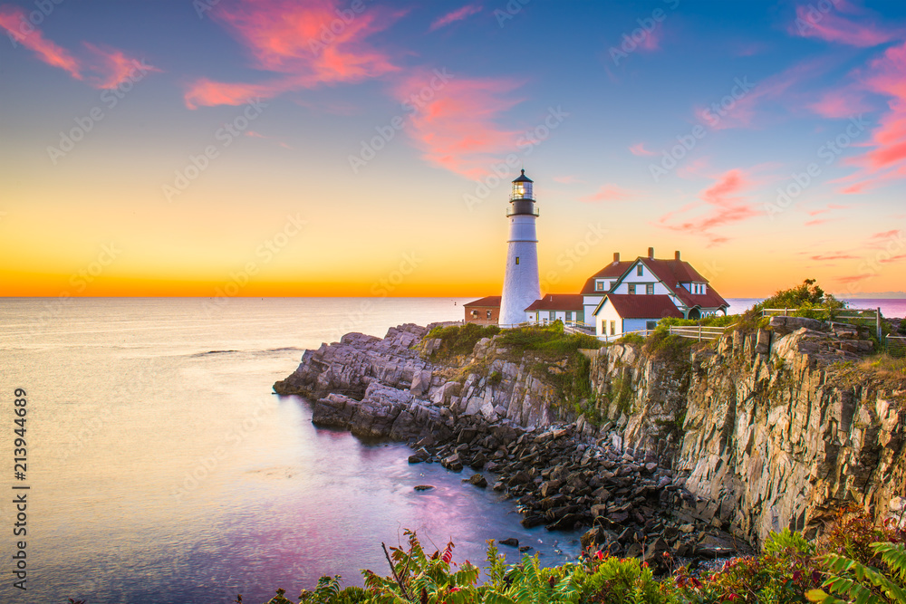 Cape Elizabeth, Maine, USA at Portland Head Light at dawn. - obrazy, fototapety, plakaty 