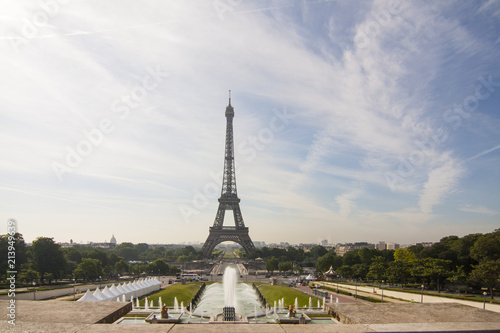 Monumento della torre Eiffel a Parigi Francia   © frrlbt