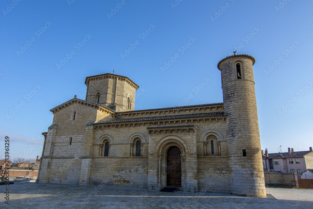 La iglesia románica de Fromista en la ruta del camino de Santiago, Palencia, España
