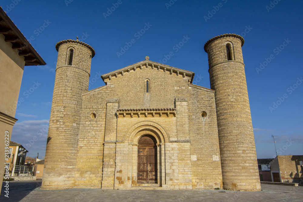 La iglesia románica de Fromista en la ruta del camino de Santiago, Palencia, España
