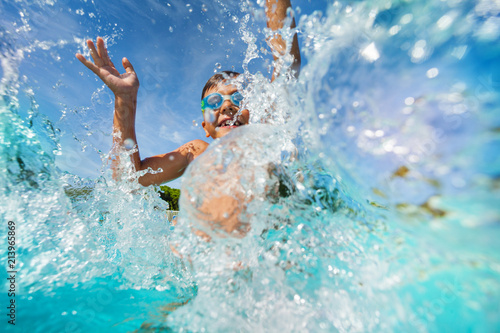 Fotografie, Obraz Happy boy playing and splashing in swimming pool