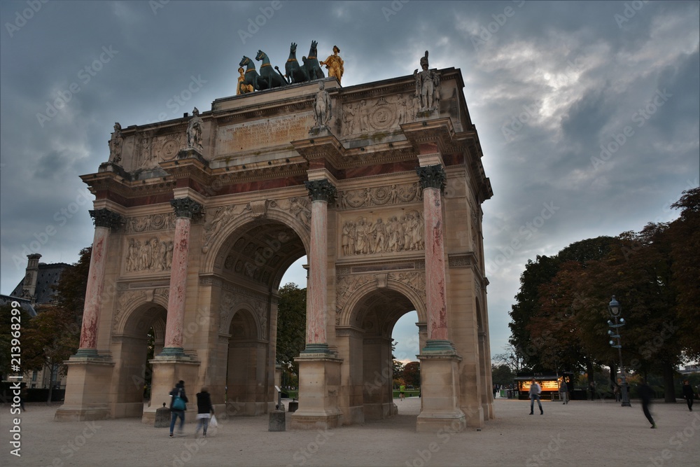 The triumphal arch in the Place du Carrousel