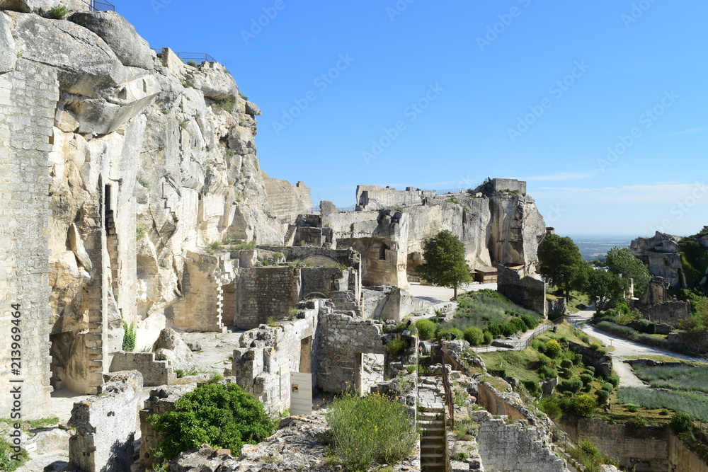 Grandiose ruins/Picturesque ruins of a grand castle destroyed as a result of religious wars in France