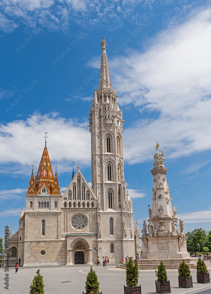 Budapest – Matthiaskirche mit Dreifaltigkeitssäule