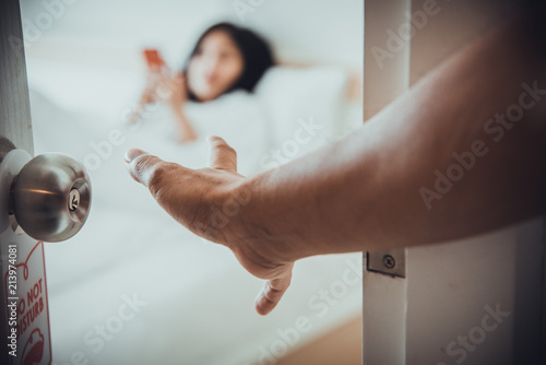 Foto hand of man force a woman for sexual harassment and violence with his desire in