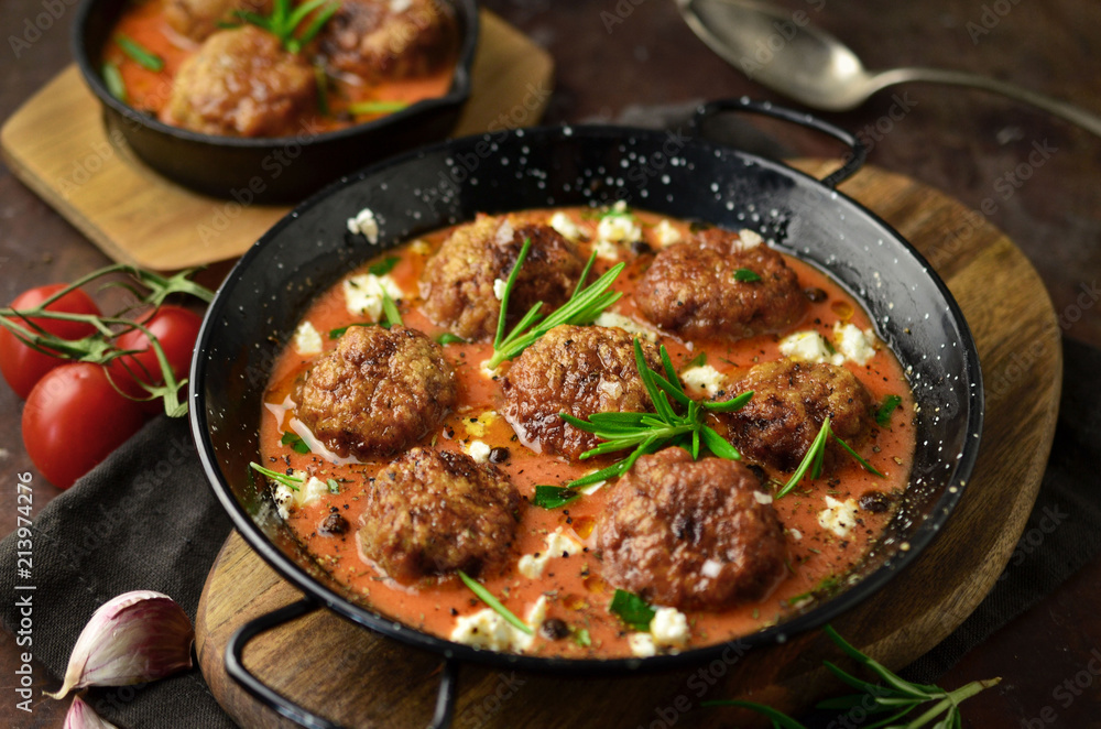 Meatballs in sweet and sour tomato sauce