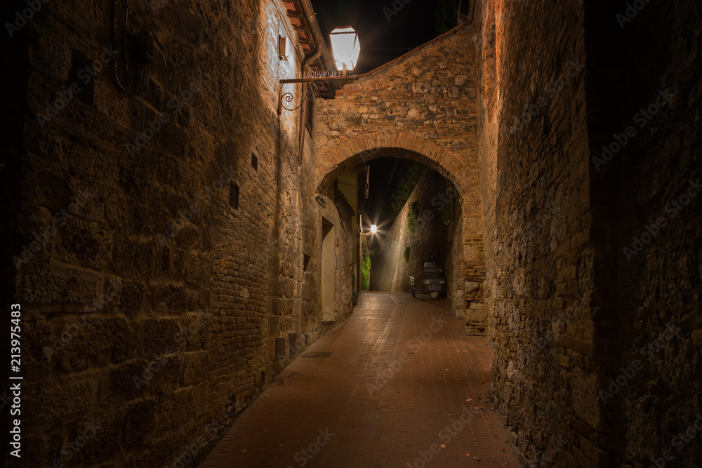 Fototapeta premium Medieval streets of San Gimignano at night, Tuscany, Italy