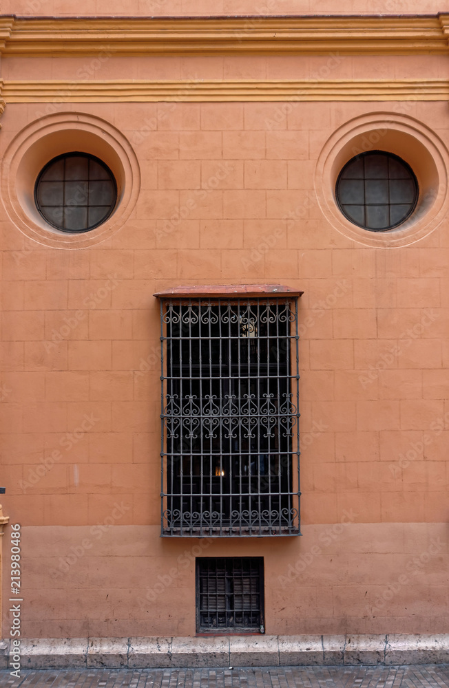 Fenêtre en forme de visage à Malaga