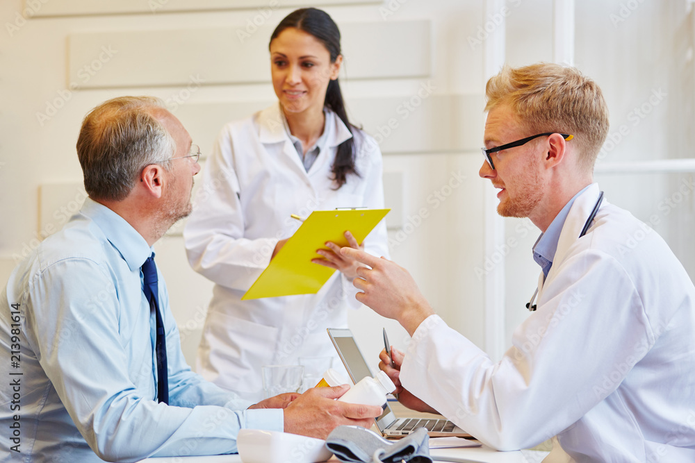 Senior patient receives advice from doctors Senior patient receives advice from doctors