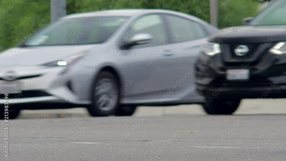 BUSY URBAN INTERSECTION. LONG LENS 4K, 10 BIT, 4:2:2. BUSY URBAN INTERSECTION. LONG LENS 4K, 10 BIT, 4:2:2.