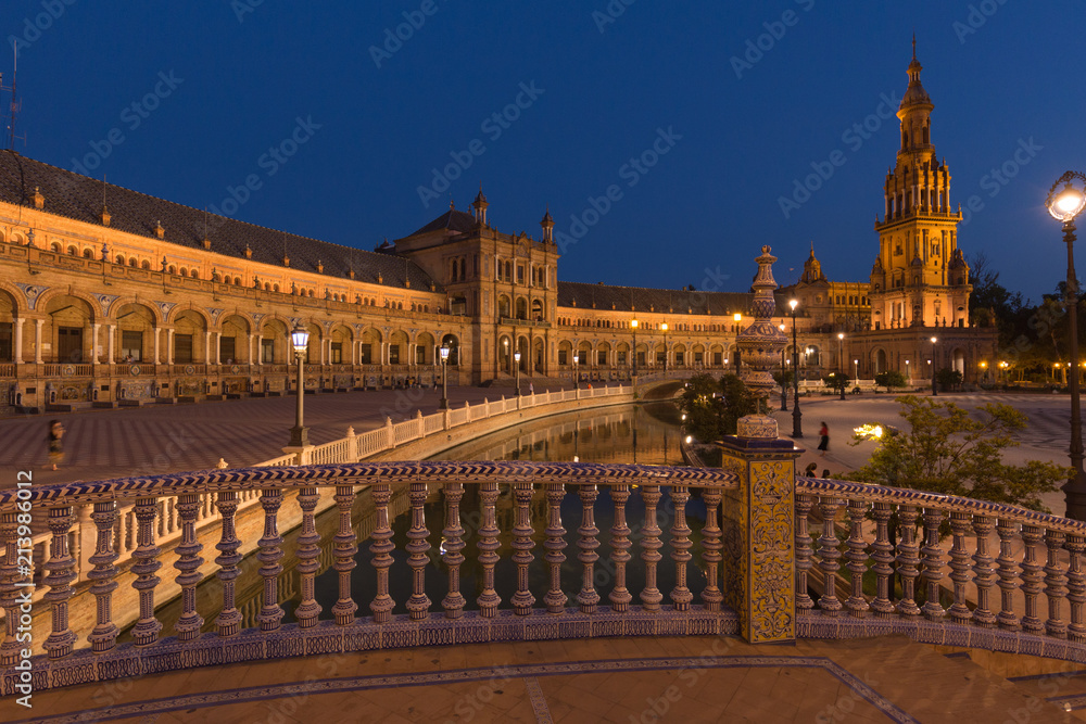 Fototapeta premium Night view of the Plaza de Espana in Seville, Andalusia,Spain