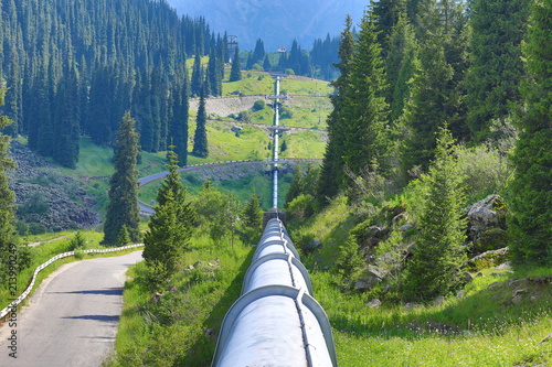 Quadro su tela water pipeline in the mountains