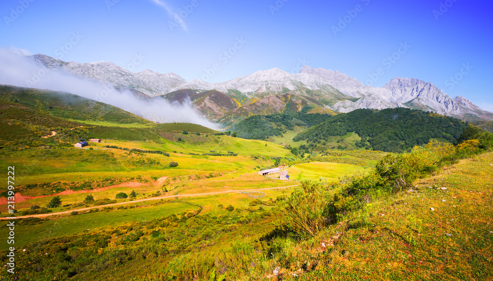 Obraz premium tranquil mountain landscape