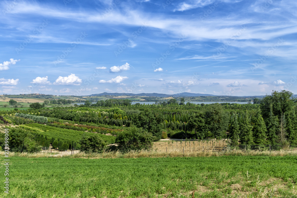 Obraz premium Blick von Porto über den Lago di Chiusi in Richtung Vaiano