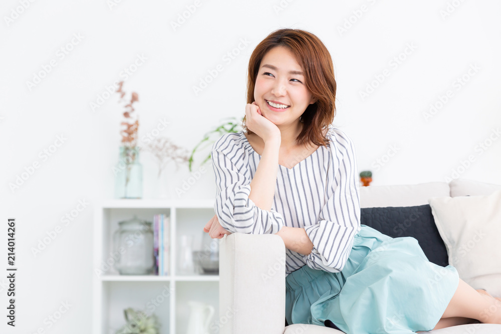 リラックスする女性