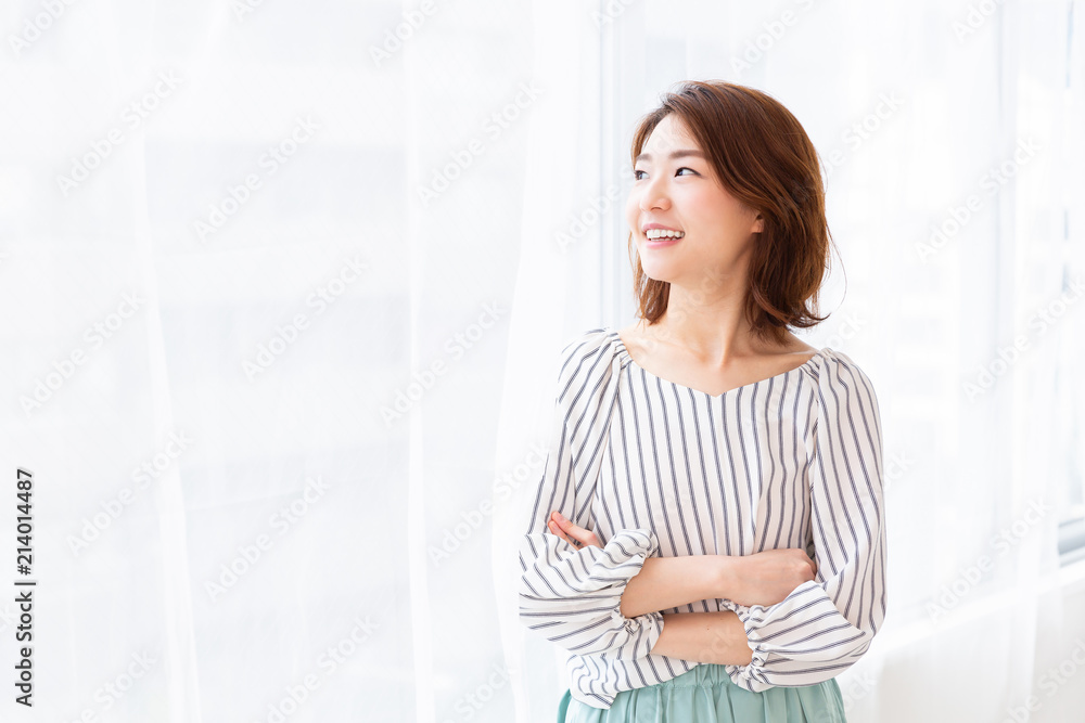 リラックスする女性 リラックスする女性