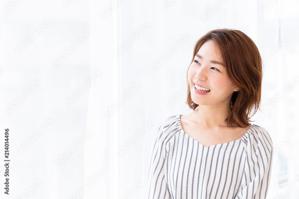 リラックスする女性 リラックスする女性