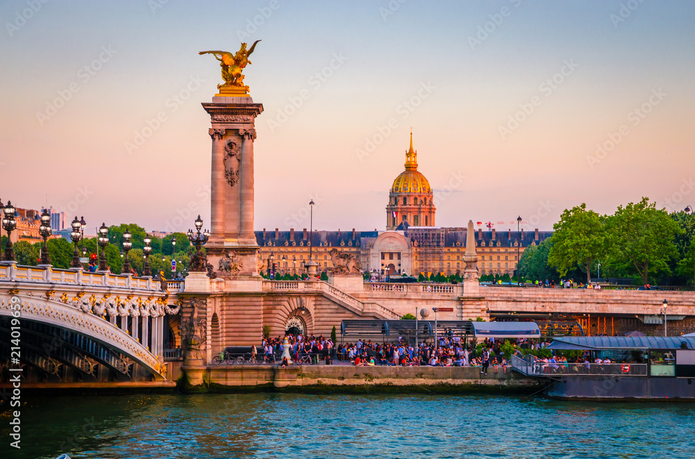 Fototapeta premium Beautiful sunset view on Pont Alexandre III and Les Invalides in Paris, France