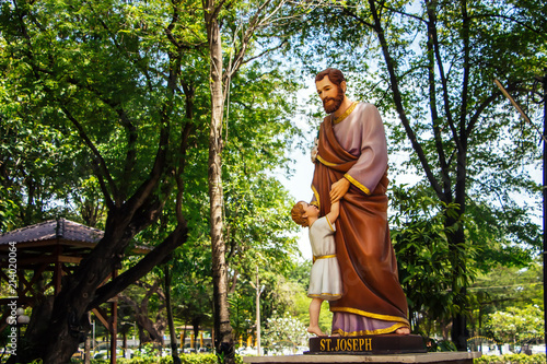 Photos Saint Joseph and the Infant Jesus outside Saint Joseph Catholic Church, Ayutthay