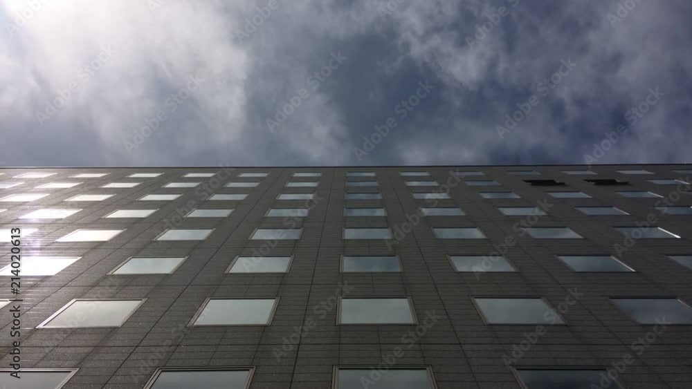 企業と空　タイムラプス