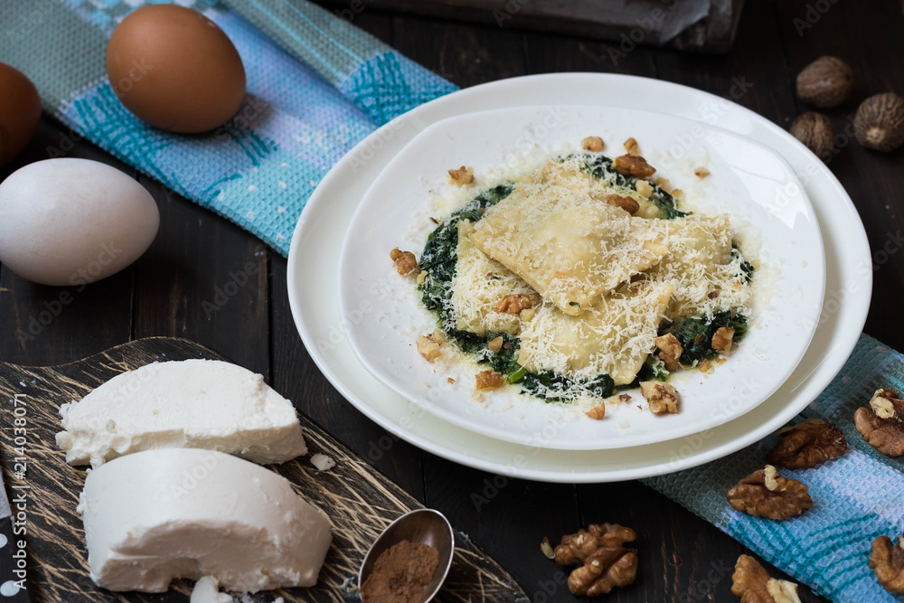 Ravioli with spinach, ricotta and nutmeg